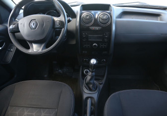 Подержанный автомобиль Renault Duster 2015 года (12 фото)