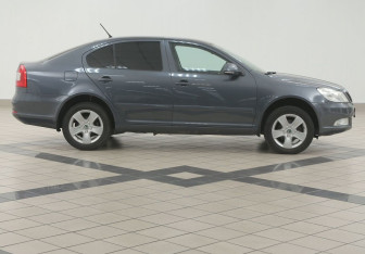 Подержанный автомобиль Skoda Octavia Liftback 2012 года (5 фото)