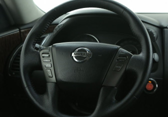 Подержанный автомобиль Nissan Patrol 2011 года (16 фото)