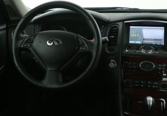 Подержанный автомобиль Infiniti QX50 2015 года (14 фото)