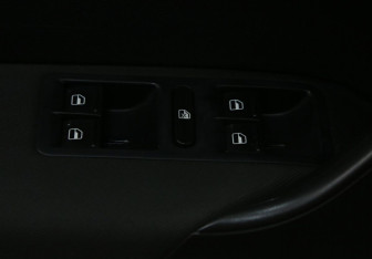 Подержанный автомобиль Volkswagen Polo Sedan 2012 года (17 фото)