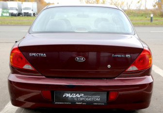 Подержанный автомобиль Kia Spectra Sedan 2008 года (5 фото)