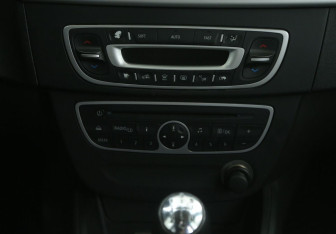 Подержанный автомобиль Renault Fluence 2013 года (13 фото)