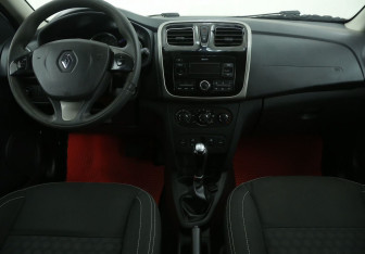 Подержанный автомобиль Renault Logan Sedan 2018 года (12 фото)