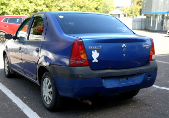Подержанный автомобиль Renault Logan Sedan 2005 года (5 фото)