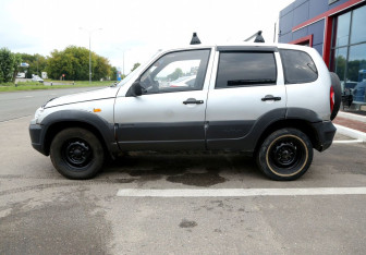 Подержанный автомобиль Chevrolet Niva 2009 года (8 фото)