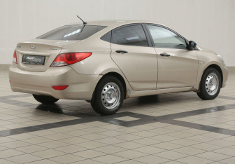 Подержанный автомобиль Hyundai Solaris Sedan 2012 года (4 фото)