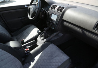 Подержанный автомобиль Volkswagen Golf Hatchback 2008 года (9 фото)