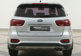 Подержанный автомобиль Kia Sorento 2019 года (3 фото)