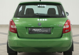 Подержанный автомобиль Skoda Fabia Hatchback 2011 года (3 фото)