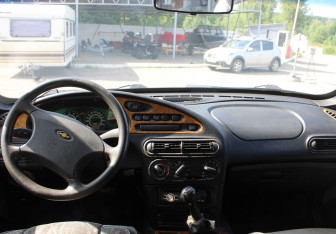Подержанный автомобиль Chevrolet Niva 2004 года (13 фото)