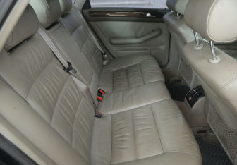 Подержанный автомобиль Audi A6 Sedan 2002 года (11 фото)