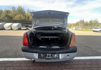Подержанный автомобиль Renault Logan Sedan 2007 года (15 фото)