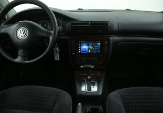 Подержанный автомобиль Volkswagen Passat Sedan 2003 года (12 фото)