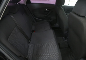 Подержанный автомобиль Volkswagen Polo Sedan 2012 года (11 фото)