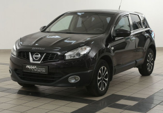 Подержанный автомобиль Nissan Qashqai 2012 года (7 фото)