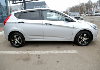 Подержанный автомобиль Hyundai Solaris Hatchback 2014 года (7 фото)