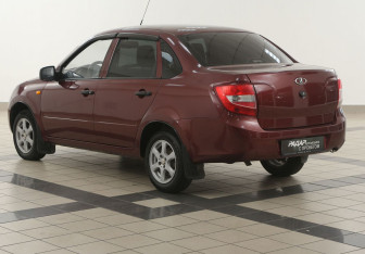 Подержанный автомобиль LADA (ВАЗ) Granta Sedan 2012 года (2 фото)