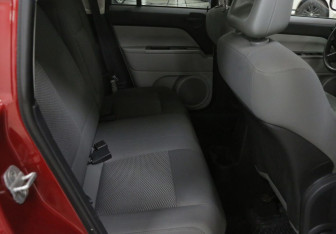 Подержанный автомобиль Jeep Compass 2006 года (7 фото)