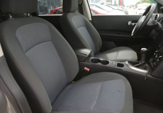 Подержанный автомобиль Nissan Qashqai+2 2012 года (10 фото)
