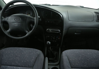 Подержанный автомобиль Kia Spectra Sedan 2006 года (12 фото)