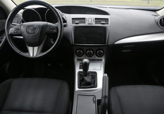 Подержанный автомобиль Mazda 3 Hatchback 2009 года (12 фото)