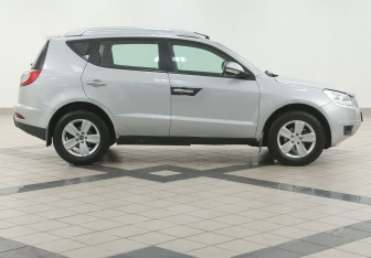 Подержанный автомобиль Geely Emgrand X7 2014 года (5 фото)
