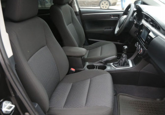 Подержанный автомобиль Toyota Corolla Sedan 2013 года (10 фото)