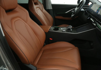 Подержанный автомобиль Omoda C5 2022 года (10 фото)