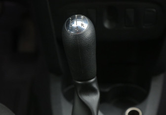 Подержанный автомобиль Renault Logan Sedan 2015 года (15 фото)