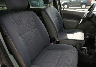 Подержанный автомобиль Renault Logan Sedan 2006 года (10 фото)