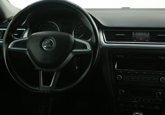 Подержанный автомобиль Skoda Rapid Liftback 2014 года (14 фото)
