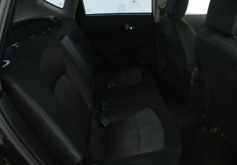 Подержанный автомобиль Nissan Qashqai 2012 года (11 фото)