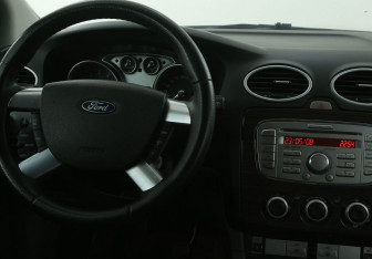 Подержанный автомобиль Ford Focus Hatchback 2008 года (14 фото)