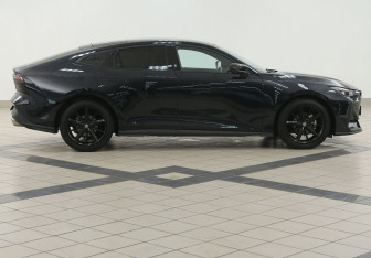 Подержанный автомобиль Changan UNI-V 2023 года (5 фото)