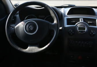 Подержанный автомобиль Renault Megane Sedan 2008 года (14 фото)