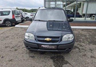 Подержанный автомобиль Chevrolet Niva 2011 года (2 фото)