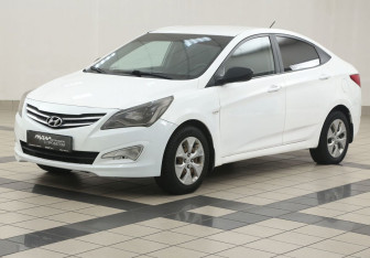Подержанный автомобиль Hyundai Solaris Sedan 2015 года (8 фото)