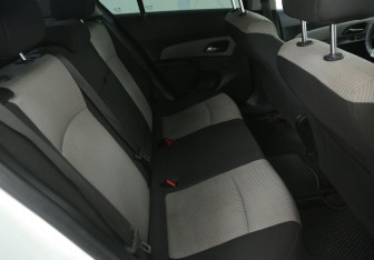 Подержанный автомобиль Chevrolet Cruze Sedan 2012 года (11 фото)