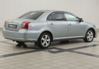 Подержанный автомобиль Toyota Avensis Sedan 2008 года (4 фото)