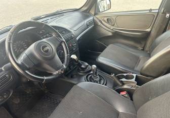 Подержанный автомобиль Chevrolet Niva 2012 года (10 фото)
