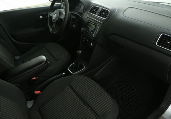 Подержанный автомобиль Volkswagen Polo Sedan 2011 года (9 фото)