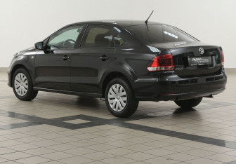 Подержанный автомобиль Volkswagen Polo Sedan 2015 года (2 фото)