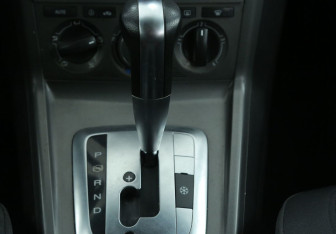 Подержанный автомобиль Opel Antara 2008 года (15 фото)