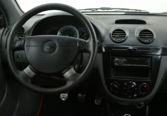 Подержанный автомобиль Chevrolet Lacetti Wagon 2007 года (14 фото)