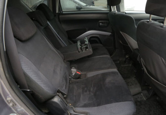 Подержанный автомобиль Mitsubishi Outlander 2008 года (11 фото)