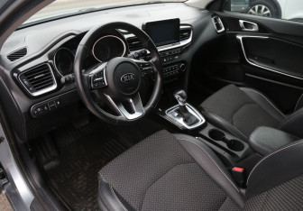 Подержанный автомобиль Kia Ceed Wagon 2019 года (13 фото)