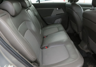 Подержанный автомобиль Kia Sportage 2010 года (11 фото)
