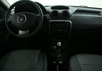 Подержанный автомобиль Renault Duster 2012 года (12 фото)