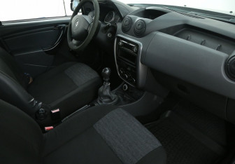 Подержанный автомобиль Renault Duster 2012 года (9 фото)